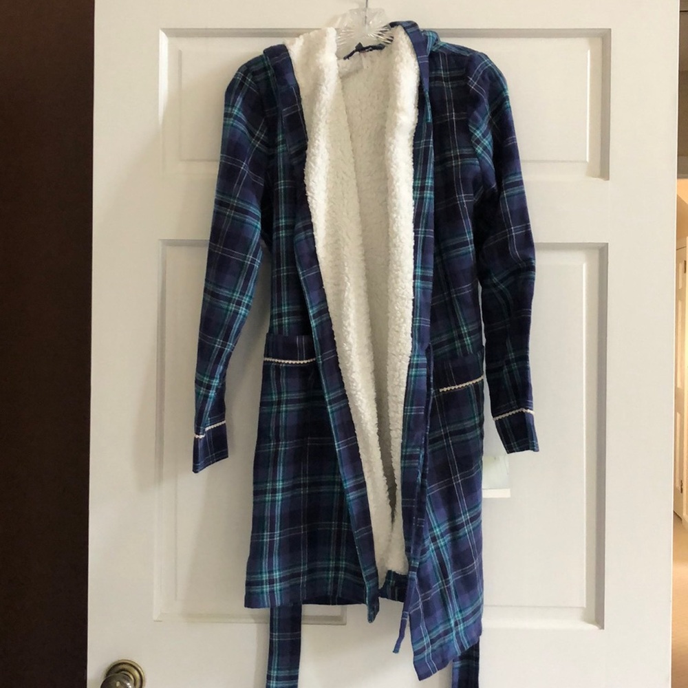 Blue flannel robe with fuzzy inside